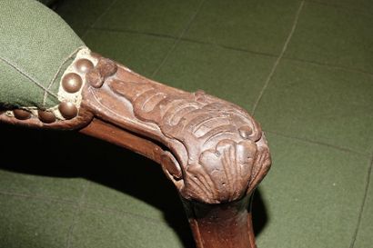 null 158- Deux fauteuils ''à la Reine'' en bois sculpté

Epoque Régence

(restaurations)

H...