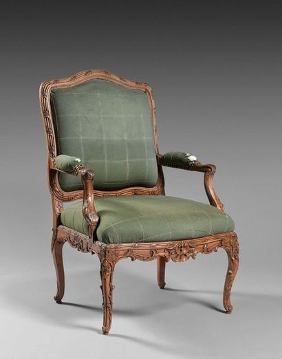 159- ''à la Reine'' armchair in carved wood...