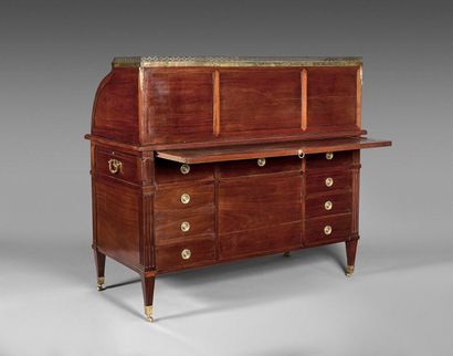null 166- Double sided mahogany cylinder and mahogany veneer desk

Marble top, openwork...