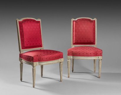 Georges JACOB 168- Georges JACOB
Paire de chaises en bois sculpté et relaqué gris
Portent... Gazette Drouot