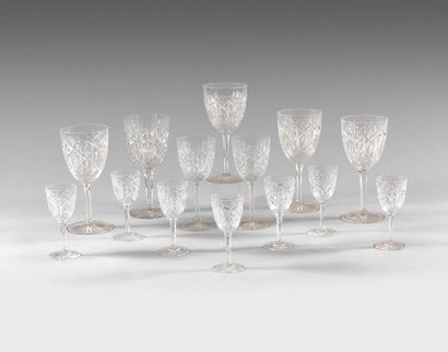 null 190- Partie de service de verres à pied en cristal comprenant : 5 verres à eau,...