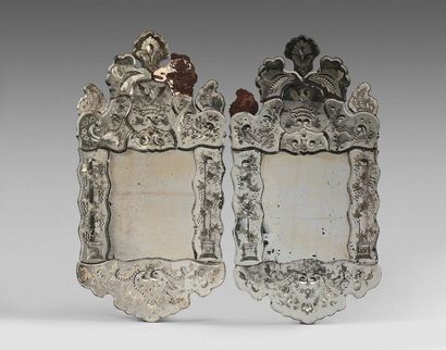 null 52- Paire de miroirs dans le goût de Venise

(accidents et manques)

67 x 34...