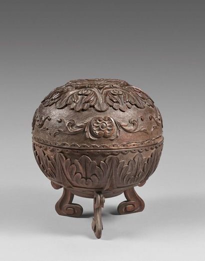 null 56- Wooden box carved with rinceaux in the shape of a ball

It rests on three...