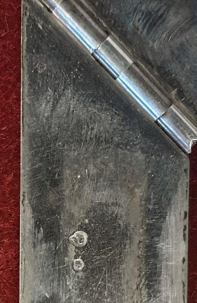 null 61- Encrier en pierre de lave

Couvercle en cuivre accidenté

L : 16 cm