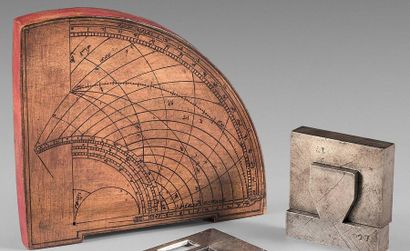 null 
62.2


Quadrant astrolabe islamique en bois laqué.


XIXème siècle (petits...