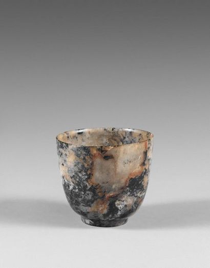null 78- Hard stone cup

(cracks)

H: 7 cm