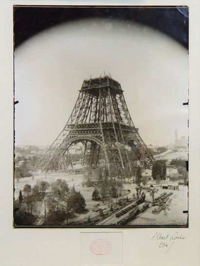 null 27- Albert LONDE

"The Eiffel Tower

Photography

30 x 23 cm
