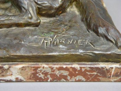 null 494- LARNIER

''Chien de garde''

Bronze signé sur la base

Socle en marbre

28...