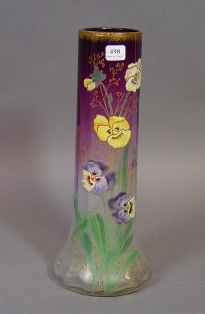 null 498- Vase en verre émaillé à décor de fleurs

H : 31 cm