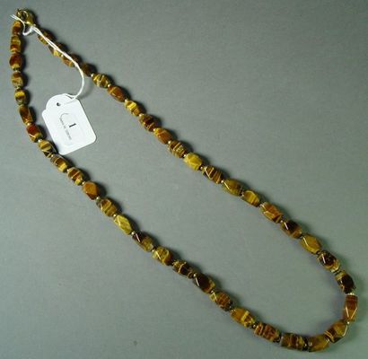 null 1- Long necklace ''eye of the tiger''.