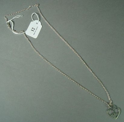 null 12- 925/1000 sterling silver chain and its silver pendant ''heart''.