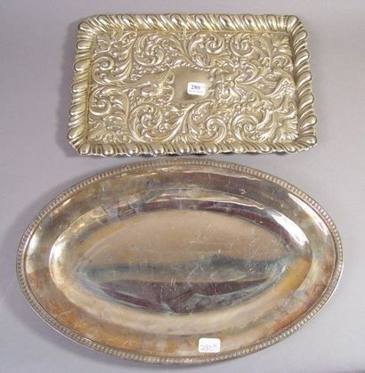 null 280- Victor SAGLIER

Plat ovale (35 cm) et plat en métal repoussé