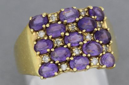 null 39- Gold ring set with amethysts and diamonds

Finger size: 59

Weight: 7.2...