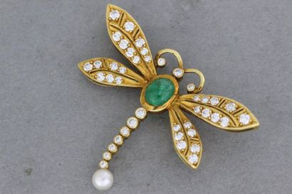 null 49- Art Nouveau period ''Dragonfly'' brooch in gold set with a cabochon emerald,...