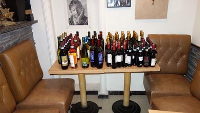 null 									
									
47- 60 bouteilles de vin et 30 demi-bouteilles						