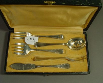 null 313- CHRISTOFLE Hors d'oeuvre service 5 pieces in silver plated metal, in a...