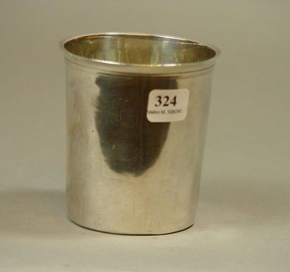 null 324- Cylindrical silver timbale, threaded edge Pds: 96 g
