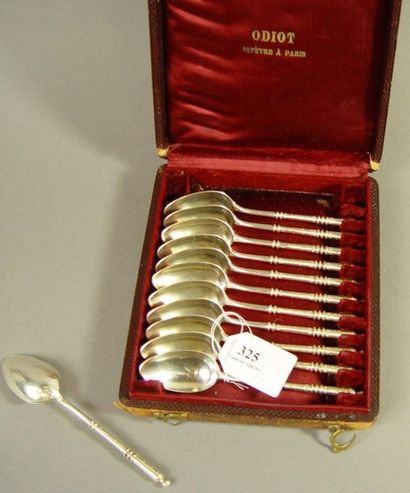 null 325- ODIOT 12 silver teaspoons, stick handles Pds: 204 g
