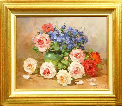null 11- Ecole Française

''Roses et bleuets''

Huile sur toile signée en bas à droite...