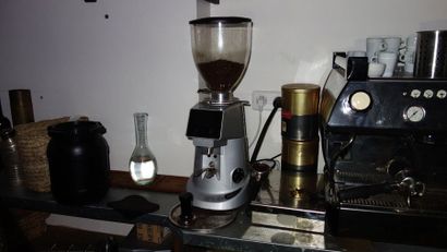null 
N°2 

1 Machine à café LA MARZOCO 2 groupes1 moulin à café