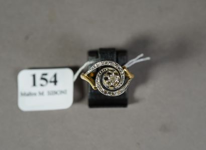 null 154- Bague ''Tourbillon'' en or jaune et or gris 18K sertie de diamants taillés...
