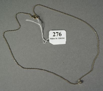 null 276- Chaîne en or gris sertie d'un petit diamant

Pds : 2,40 g