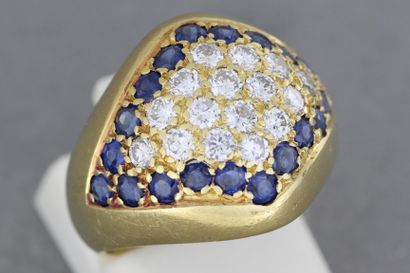 null 64- Gold ring set with a pavé of diamonds in a circle of sapphires

Finger size:...