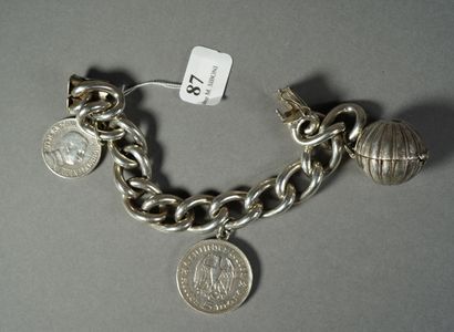 null 87- Silver bracelet with a bell charm and two silver coins

Wt: 65,2 g