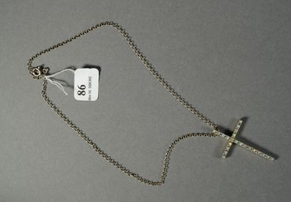 null 86- Silver chain holding a silver cross set with opal cabochons

Weight: 6,9...
