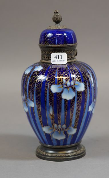 null 411- Brûle-parfum en porcelaine

Monture en argent

H : 23 cm
