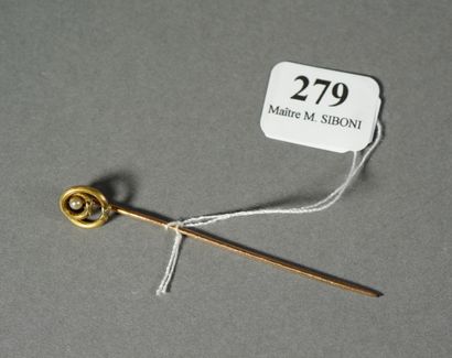 null 279- Epingle de cravate en or sertie d'une perle

(tige en métal)