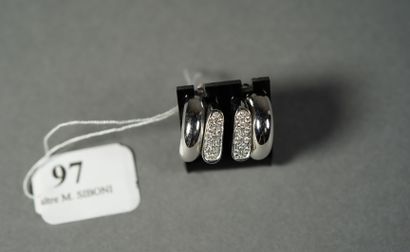 null 97- Pair of earrings in white gold with diamonds

Weight: 5,92 g