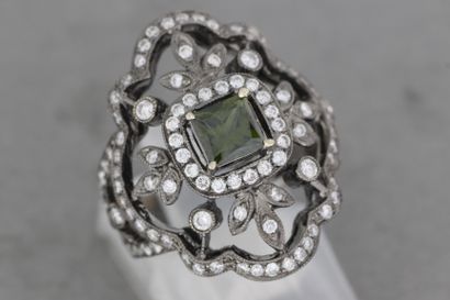null 72- Blackened gold ring set with a green sapphire and diamonds

Weight: 10,4...