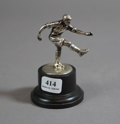 null 414- ''Footballeur''

Statuette en argent anglais

H : 10 cm
