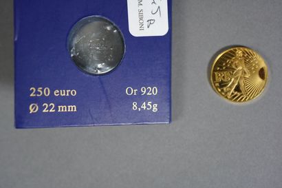 null 
245B- Monnaie de Paris

Pièce de 250 euros en or 920

Pds : 8,45 g
