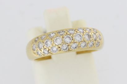 null 113- Gold ring with diamonds

Weight: 3,6 g