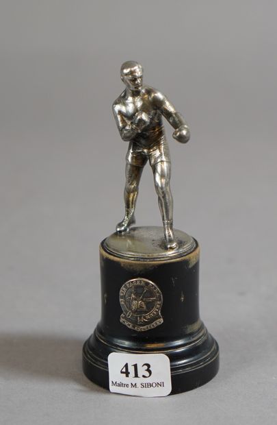 null 413- ''Boxeur''

Statuette en argent

H : 11 cm
