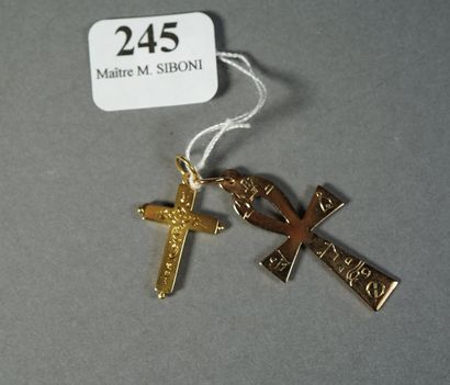 null 245- Croix copte en or jaune et petite croix reliquaire ouvrante en or jaune...