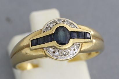 null 108- Gold ring set with calibrated sapphires and diamonds

Weight: 3,4 g