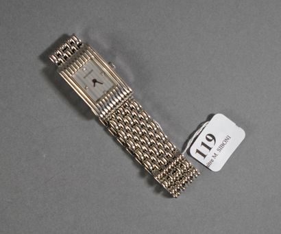 null 119- BOUCHERON

Steel bracelet watch

Rectangular case set with four diamonds

Folding...