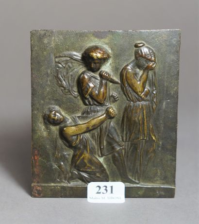 null 231- Bas-relief en bronze à décor de scène antique

10 x 8,5 cm