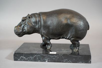 null 132- DUBANTON

''Hippopotame''

Bronze

Socle en marbre

15 x 28 cm