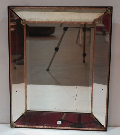null 192- Miroir à parecloses en verre de Venise

64 x 50 cm