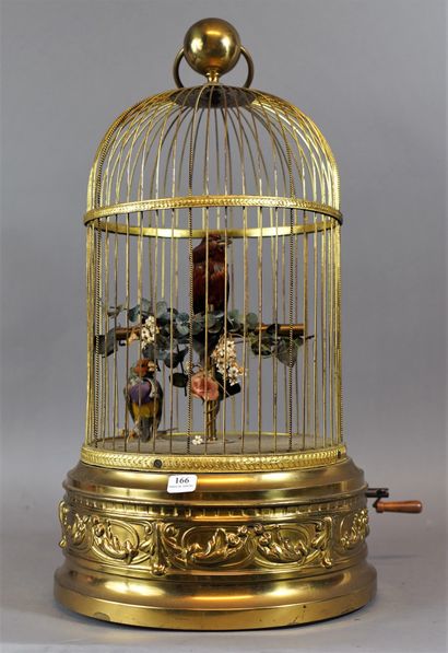 null 
166- Automate ''cage à oiseaux siffleurs'' en métal doré à guirlandes de fleurs...