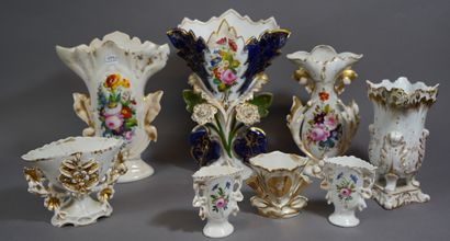 null 177- Huit vases de mariés en porcelaine

(nombreux accidents et réparations...