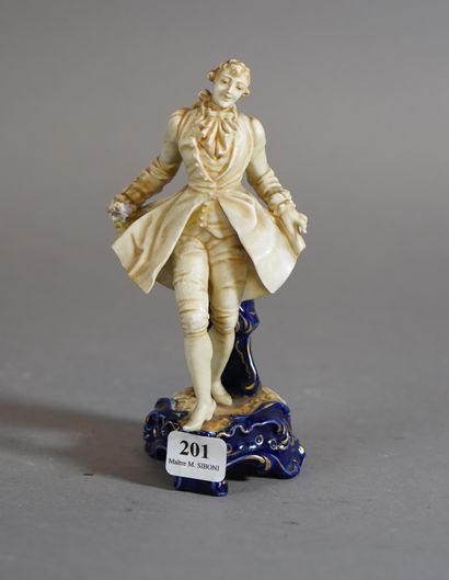 null 201- ''Gentilhomme''

Sujet en porcelaine

H : 15,5 cm