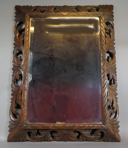 null 311- Miroir rectangulaire

Cadre en bois sculpté

104 x 76 cm