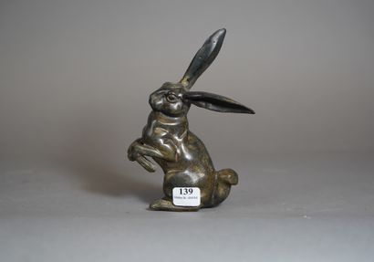null 139- Pierre CHENET

''Lièvre''

Bronze

Cachet sous la base

16 x 6 cm