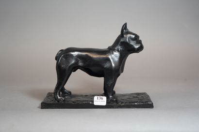 null 136- Pierre CHENET

''Bouledogue français''

Sculpture en bronze à patine noire

15...