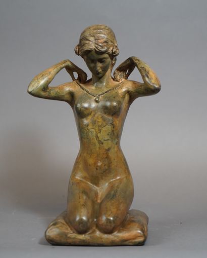 null 129- Pierre CHENET

''Femme au collier''

Sculpture en bronze

Cachet sous la...